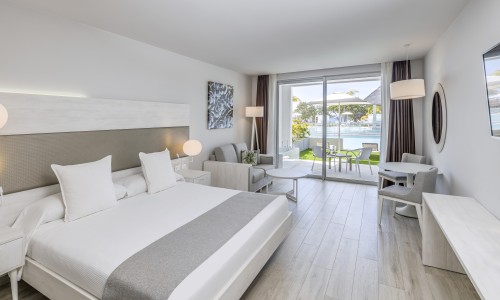 The Level Grand Premium Swim-up